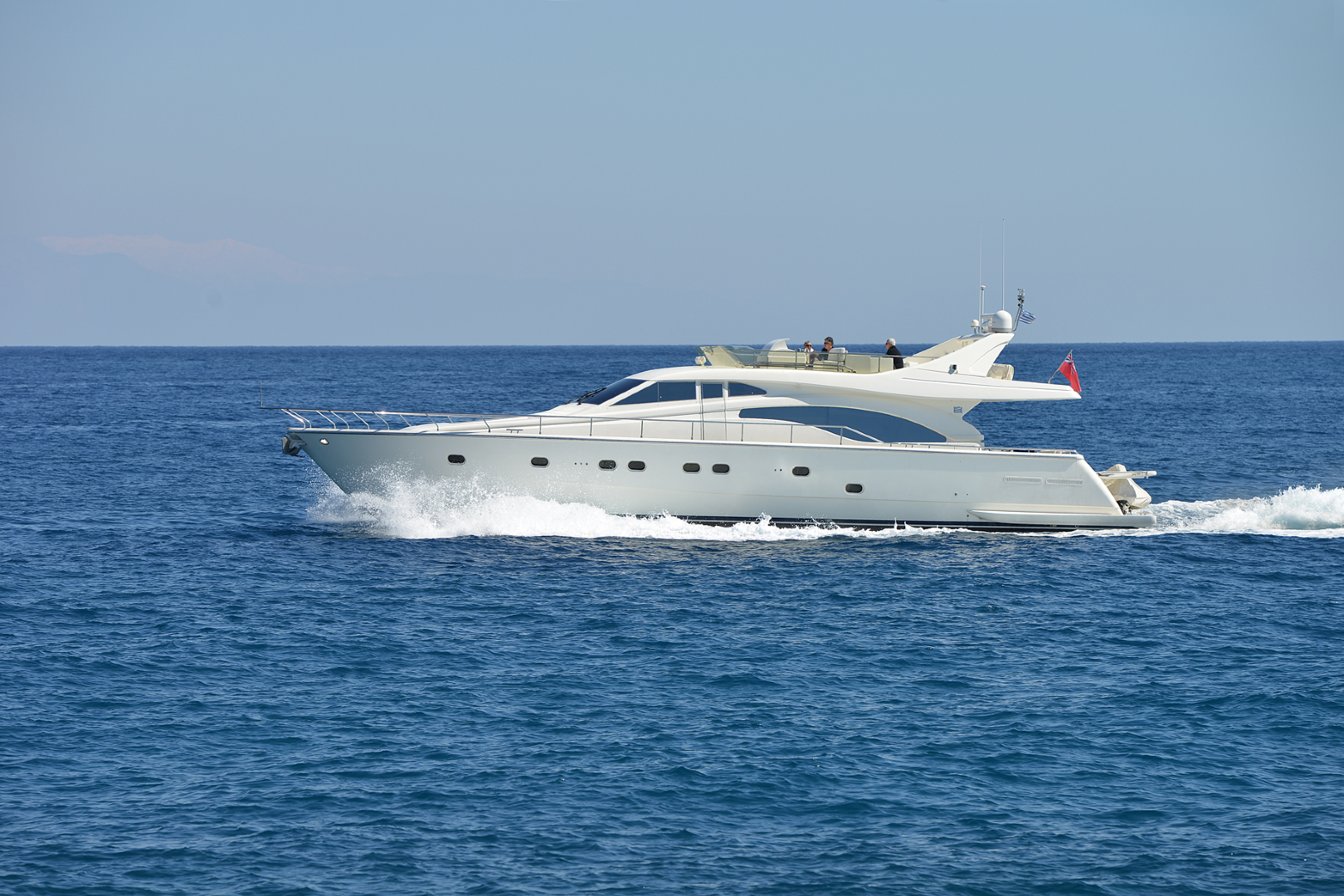 Luxury-Motor-yacht-Mary-at-sea