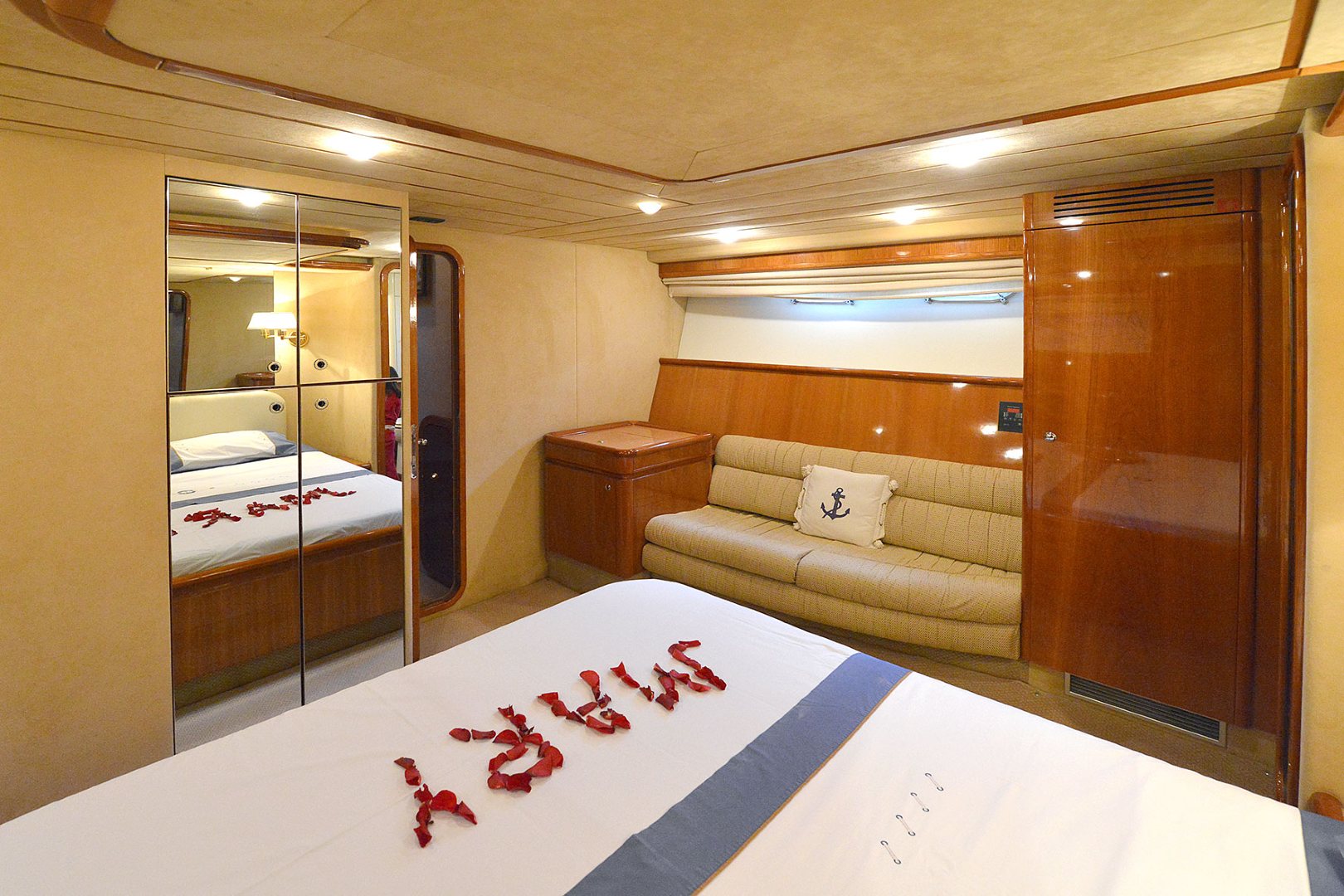 Luxury-Motor-yacht-Mary-bedroom-view