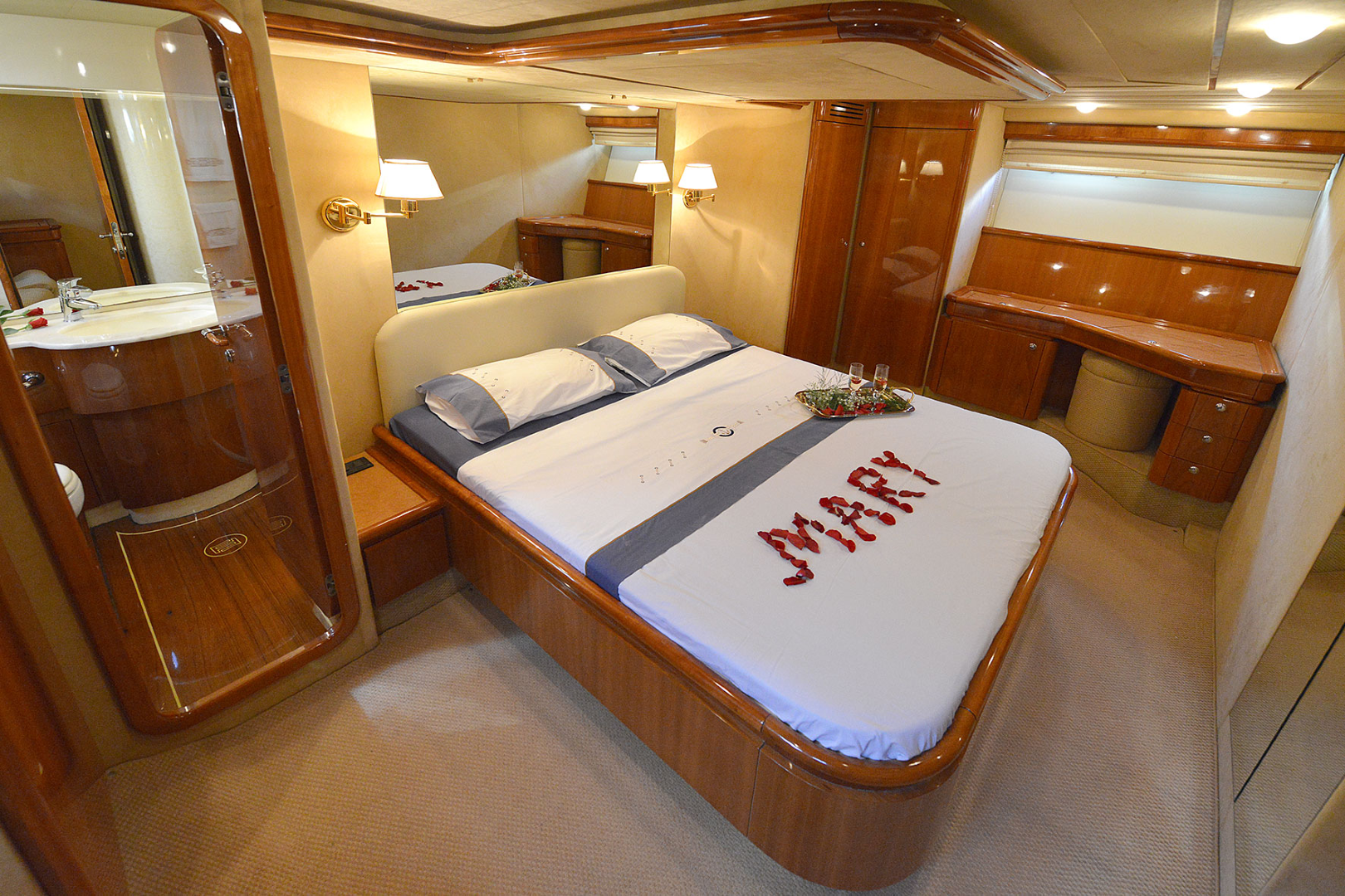 Luxury-Motor-yacht-Mary-bedroom