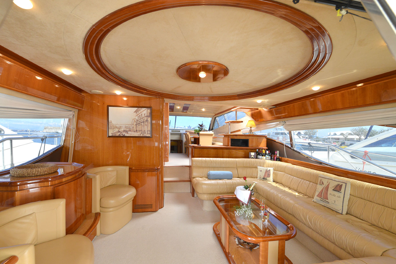 Luxury-Motor-yacht-Mary-lounge