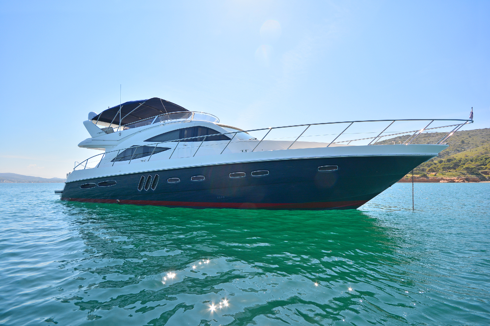 Luxury-Motor-yacht-Wavemaster-side-from-sea