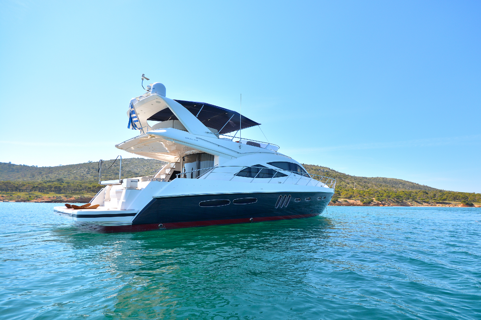 Luxury-Motor-yacht-Wavemaster-side