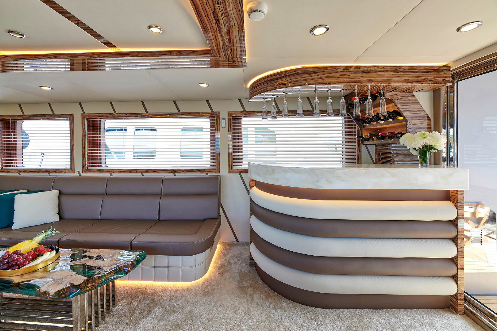 Luxury-Motor-yacht-Wide-Liberty-bar