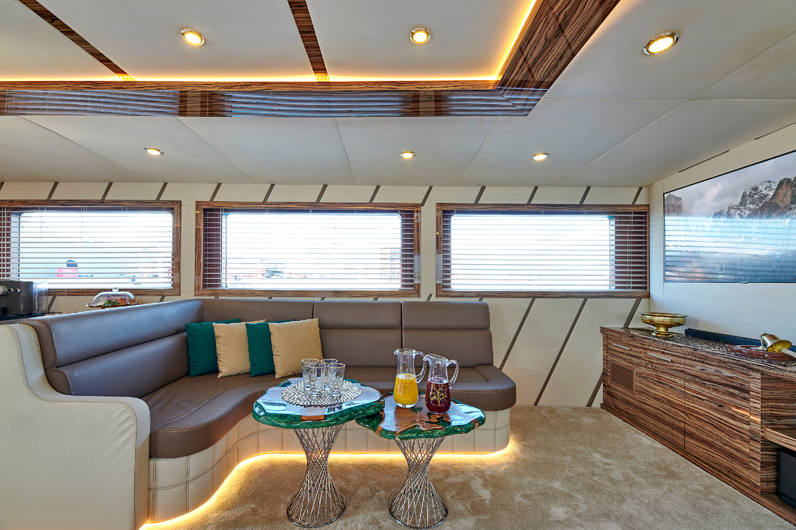 custom-made-yacht-lounge-area