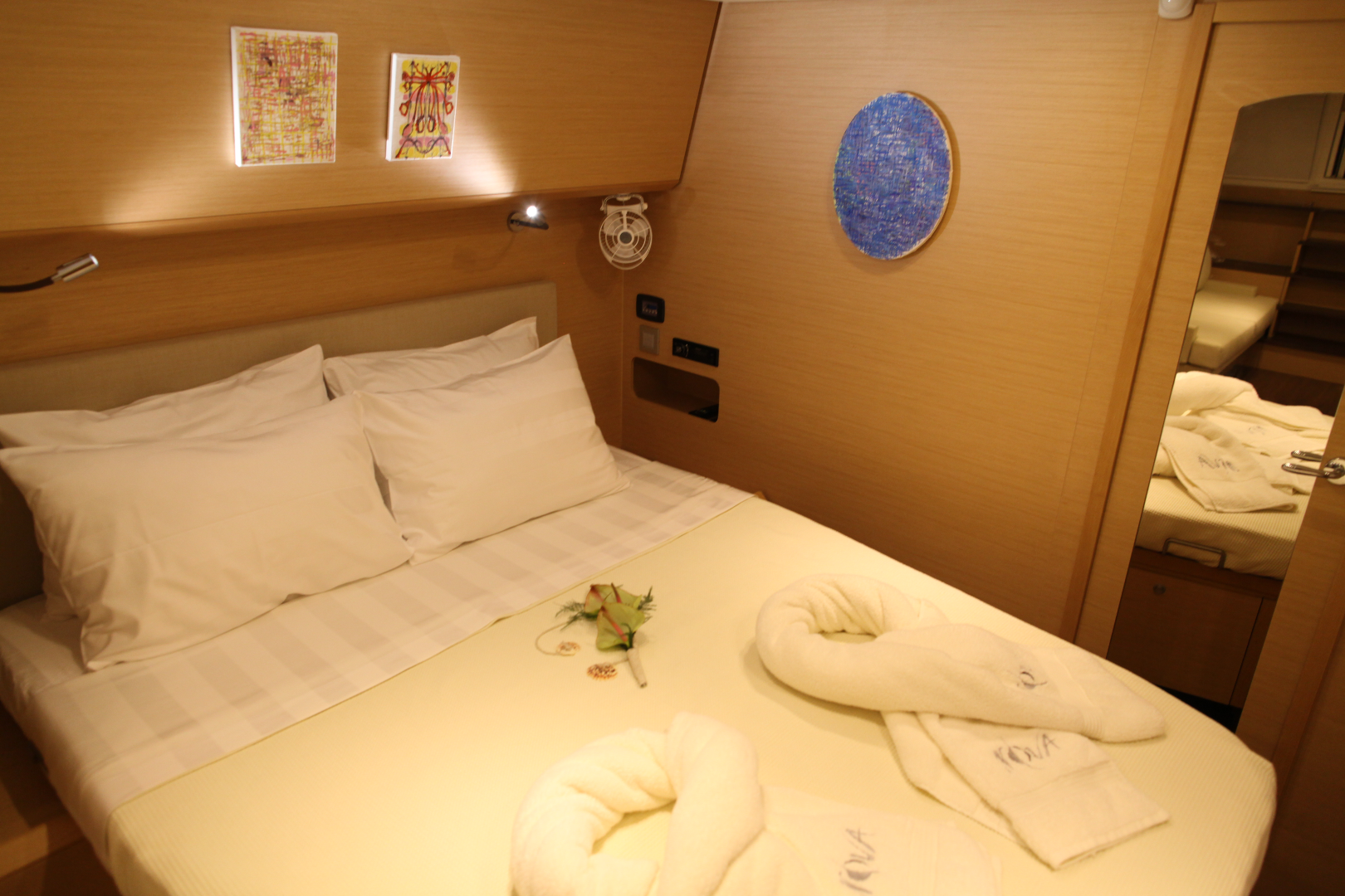 Luxury-Sailing-yacht-Nova-suite-bed