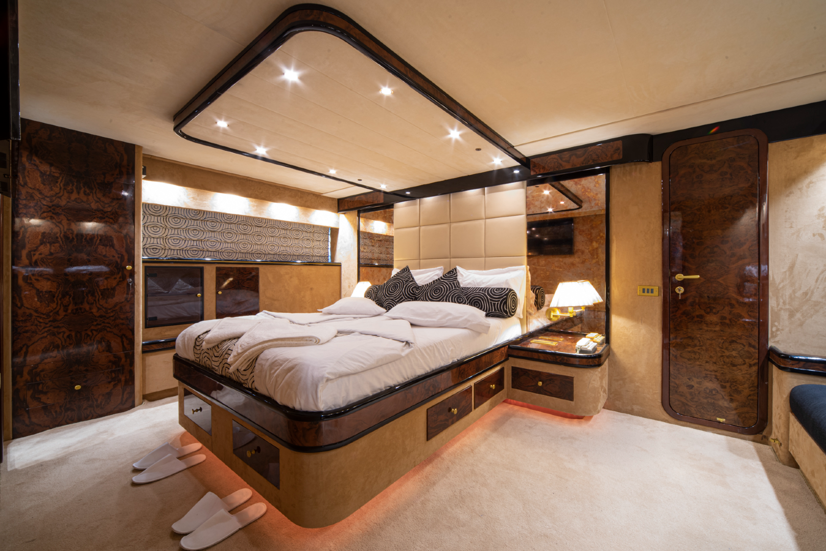bedroom-view-on-a-yacht