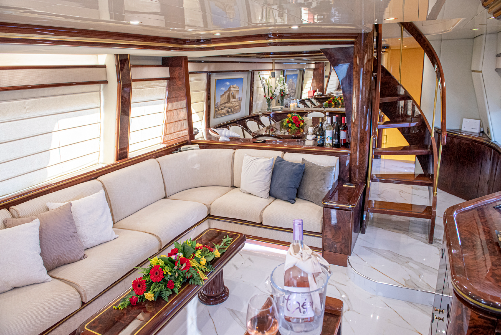 luxury-motor-yacht-Wish-lounge