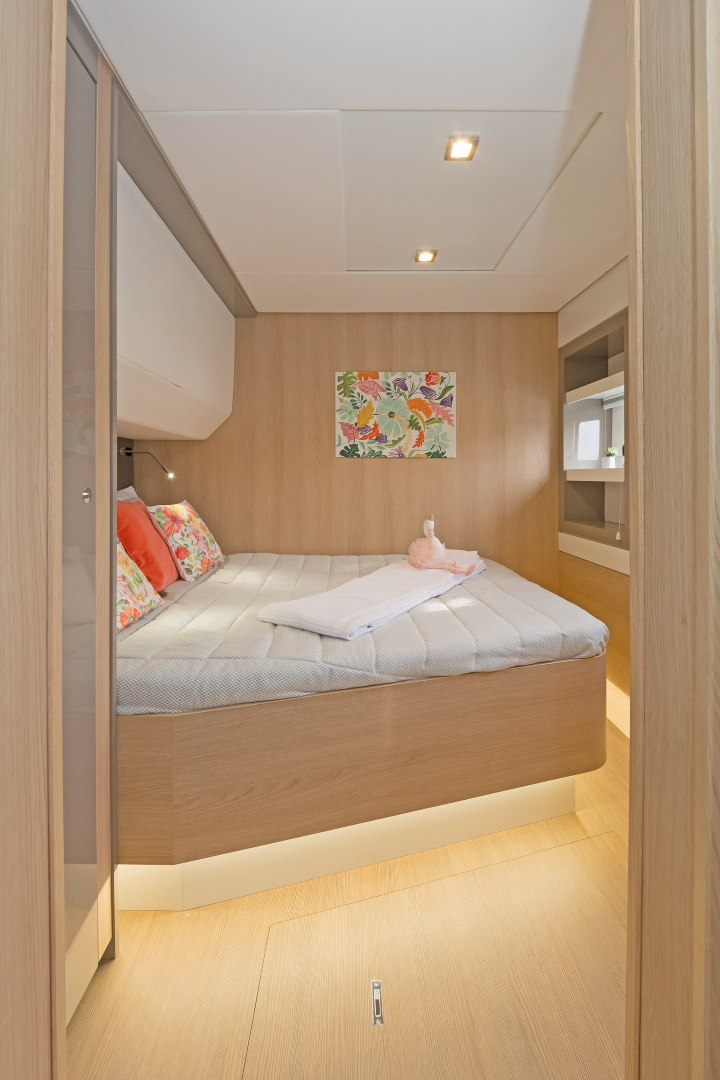 catamaran-Bali-bedroom-entrance