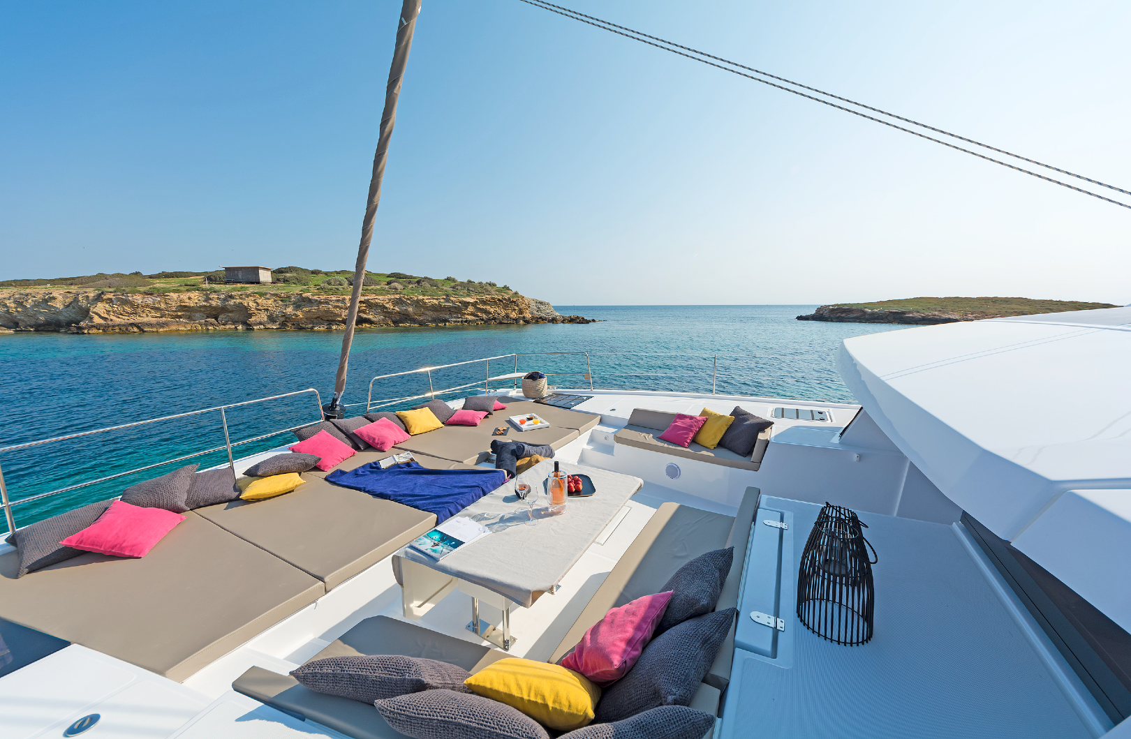 yacht-Bali-bow-interior