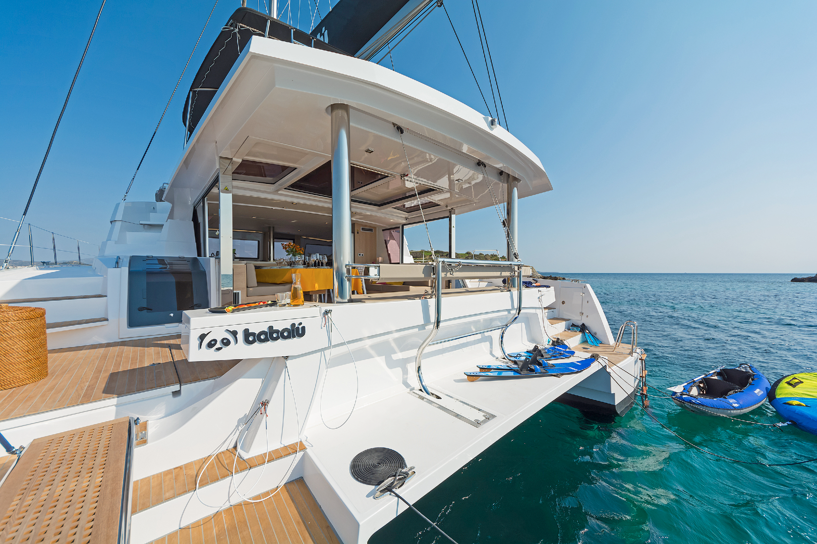 catamaran-Babalu-stern
