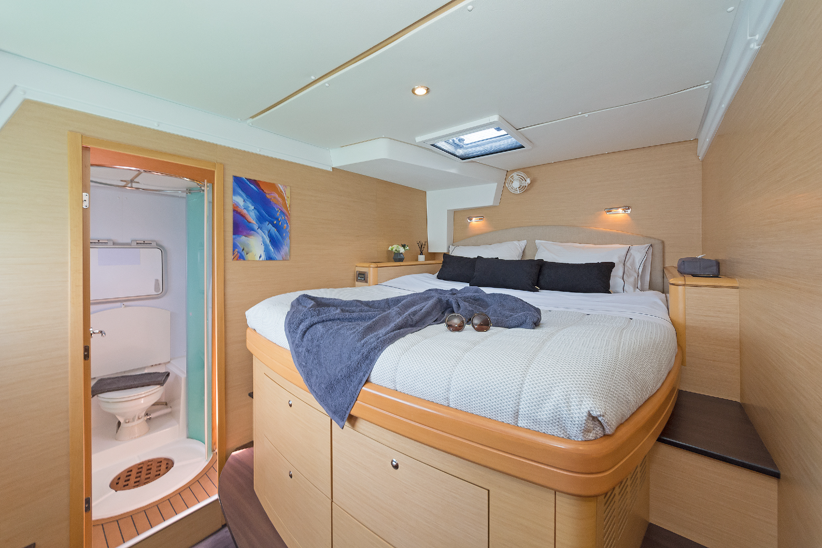 sailing-catamaran-Idea!-bedroom-toilet