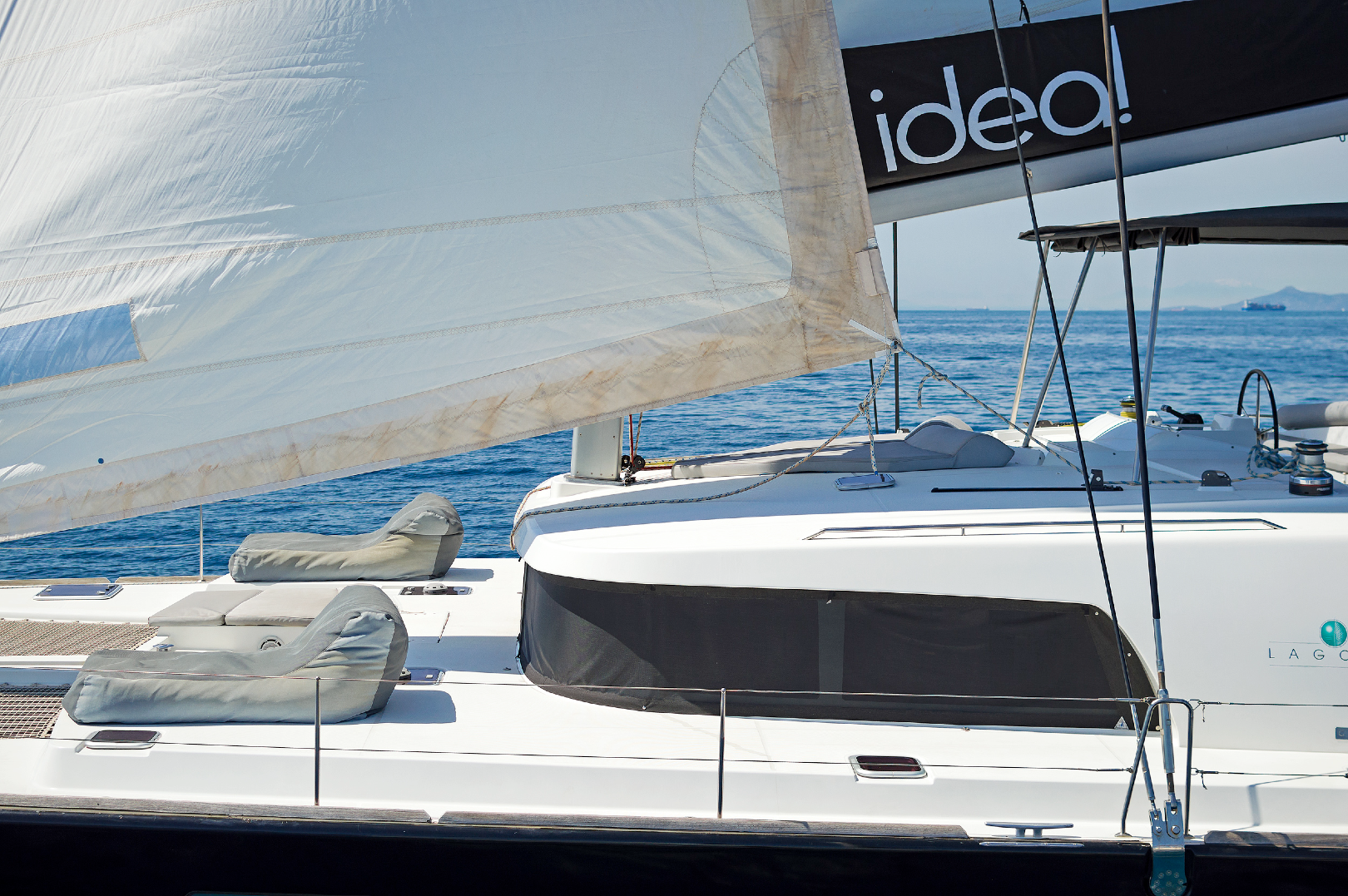sailing-catamaran-Idea!-close-side-view