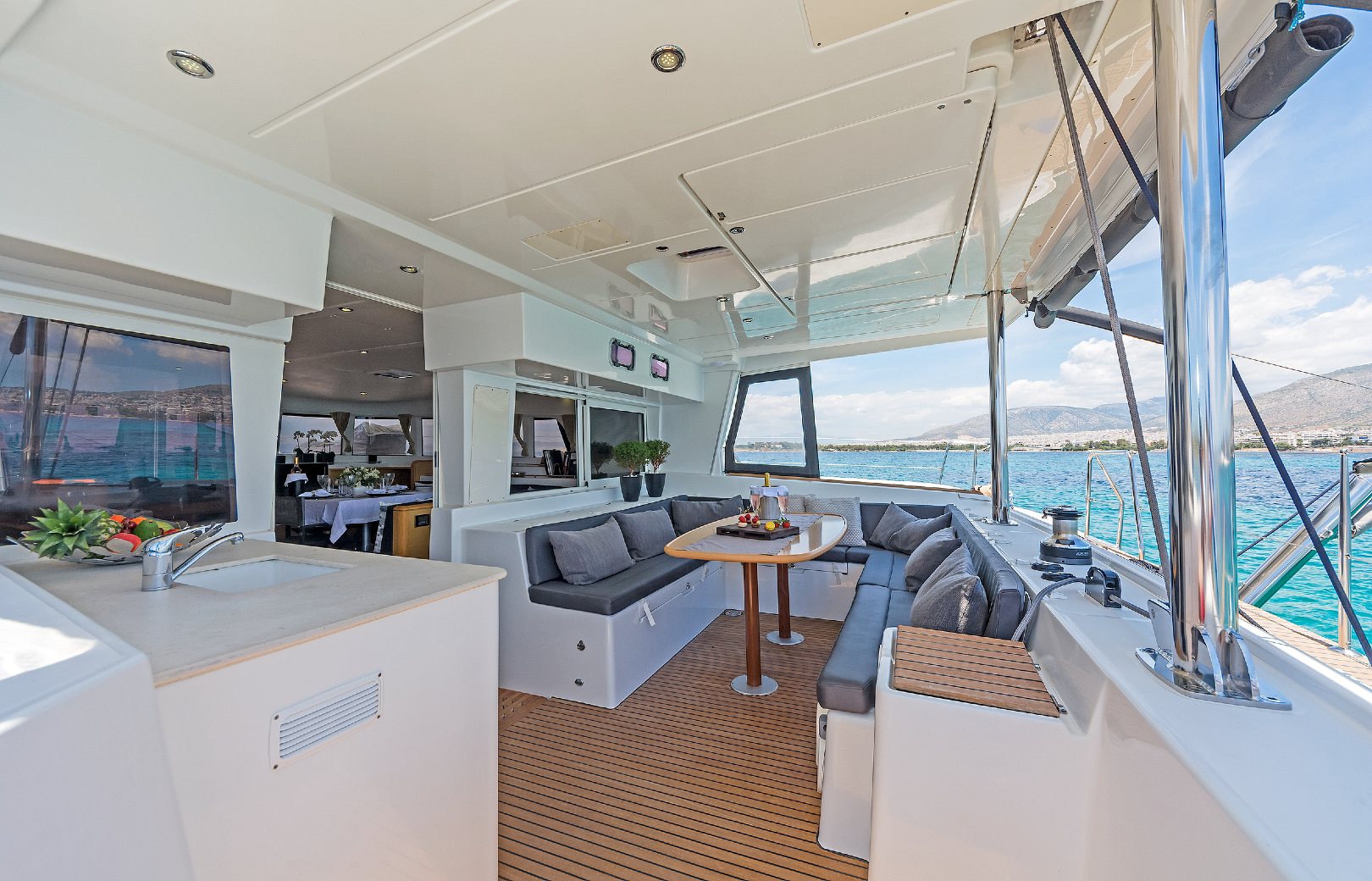 sailing-catamaran-Idea!-deck-interior