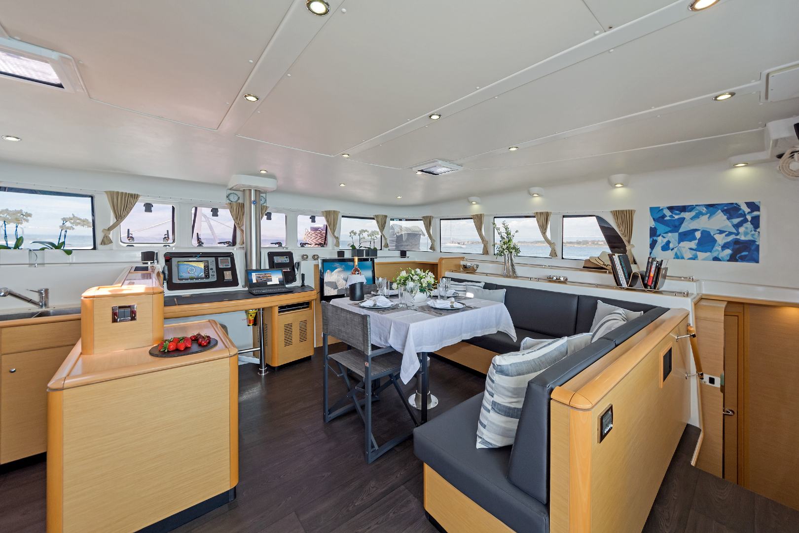 luxury-sailing-catamaran-Idea!-interior