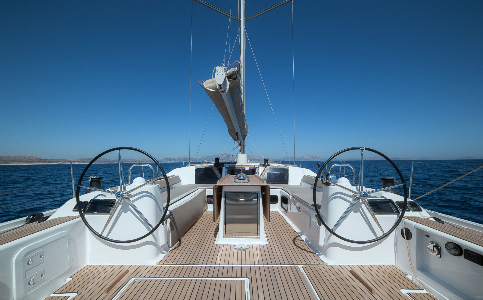 yacht-Drunken-Sailor-view-of-the-deck
