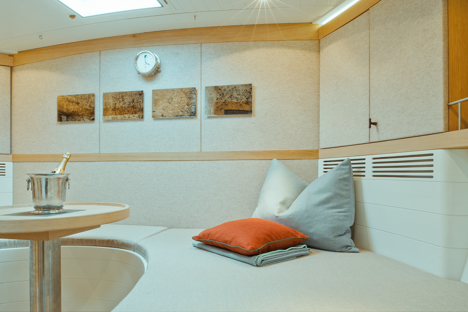 Lounge-area-on-yacht