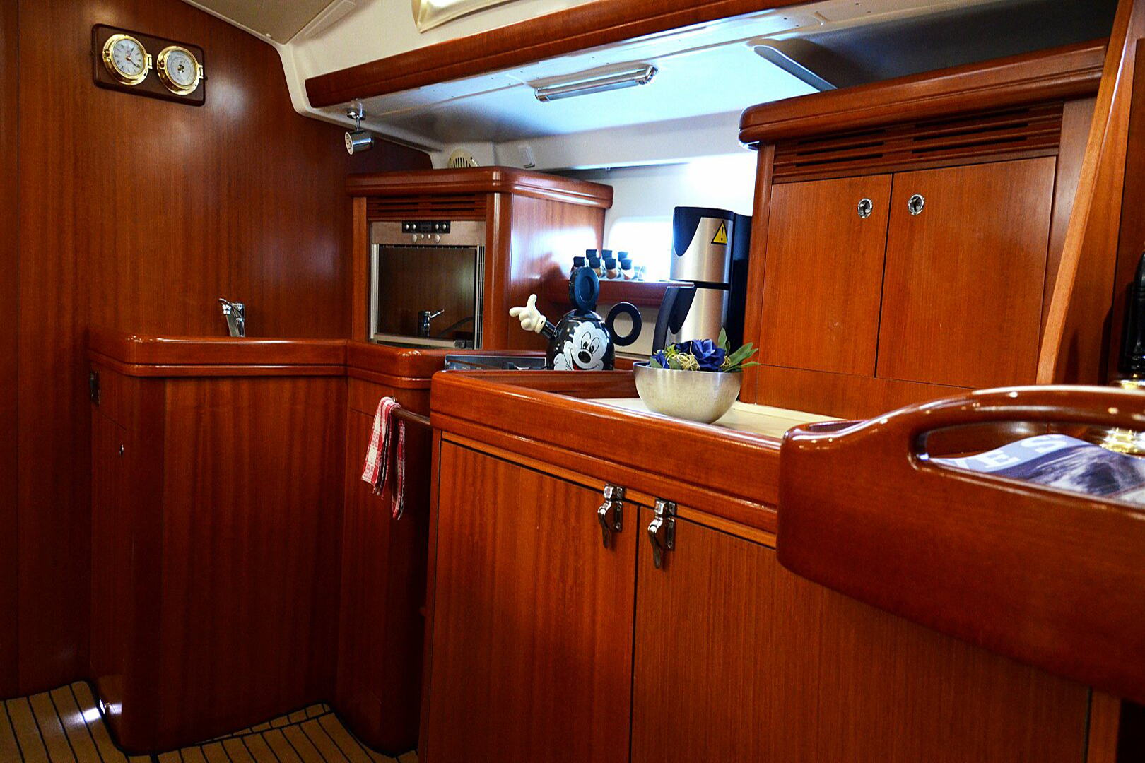 yacht-kitchen-interior