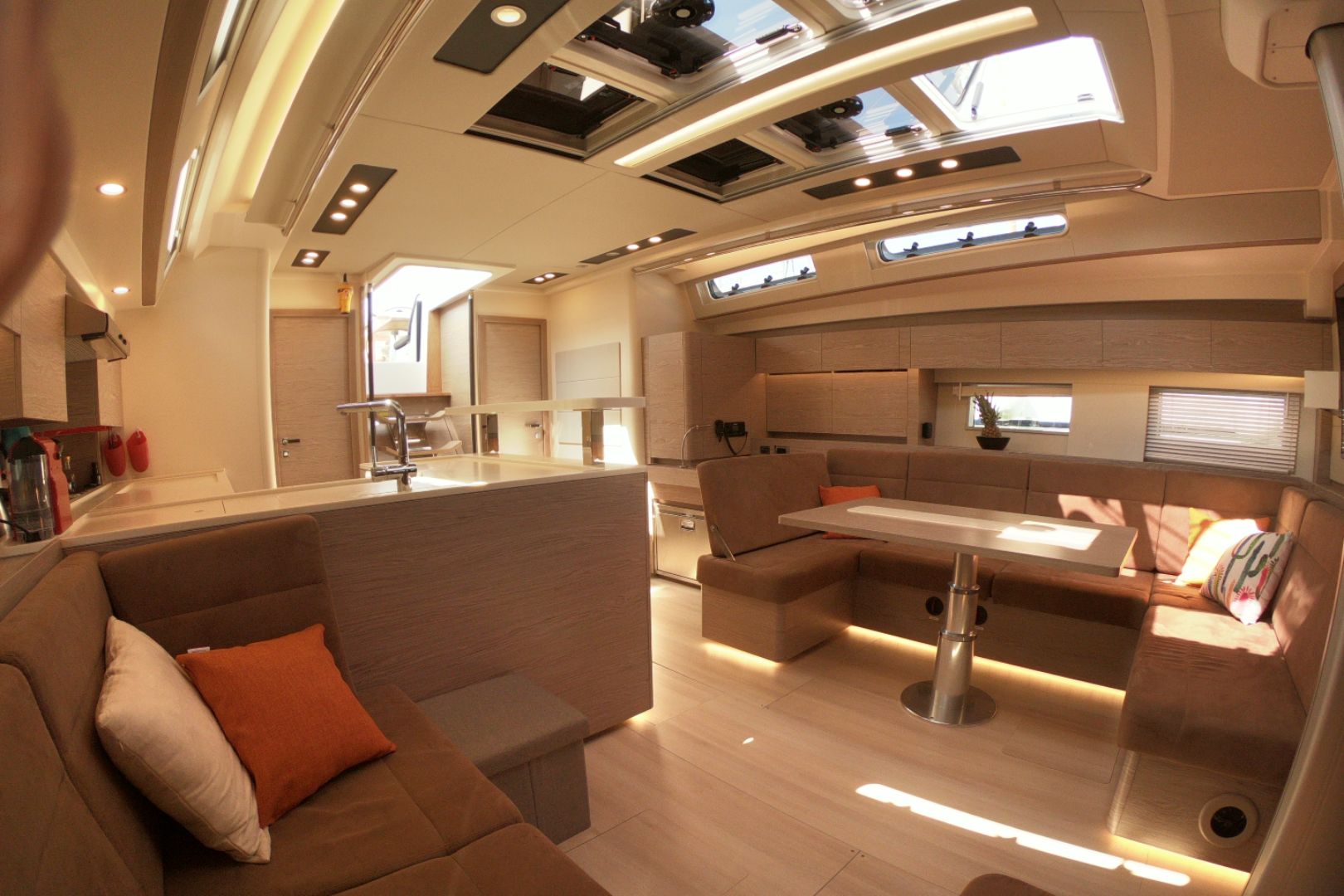 yacht-saloon-interior