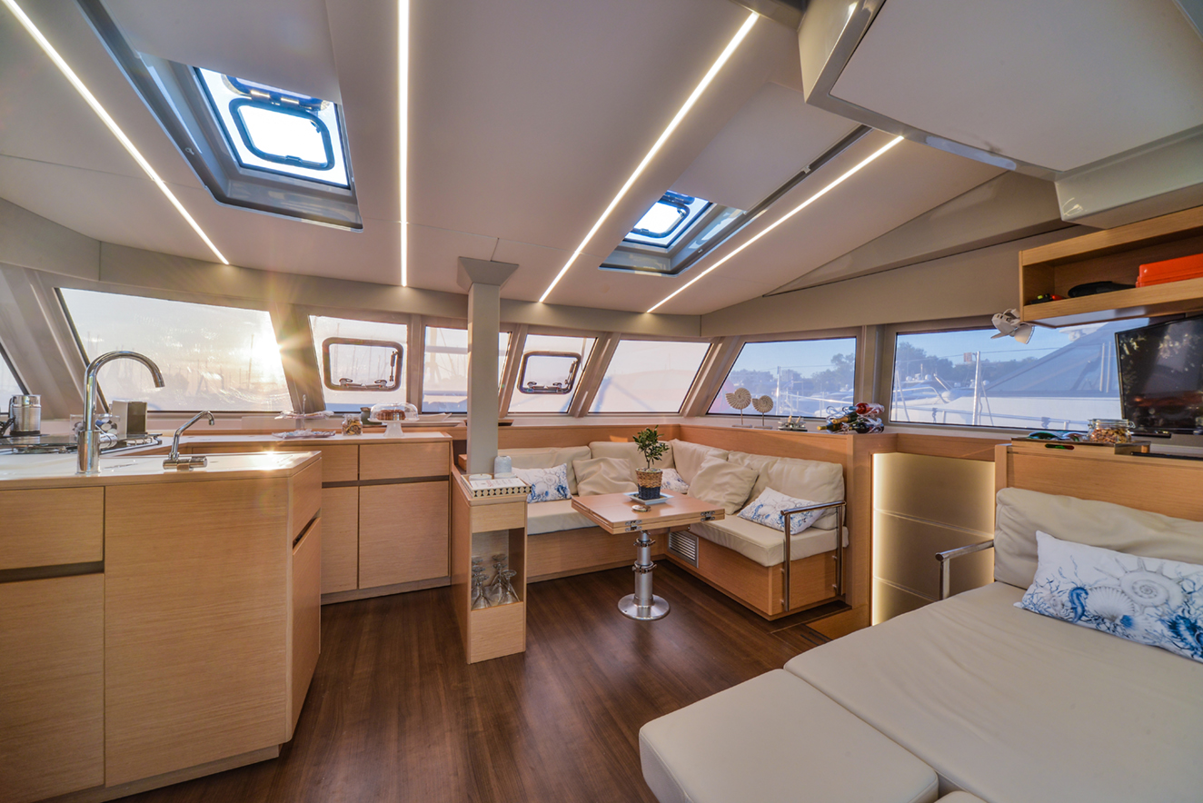 catamaran-Odyssey-interior