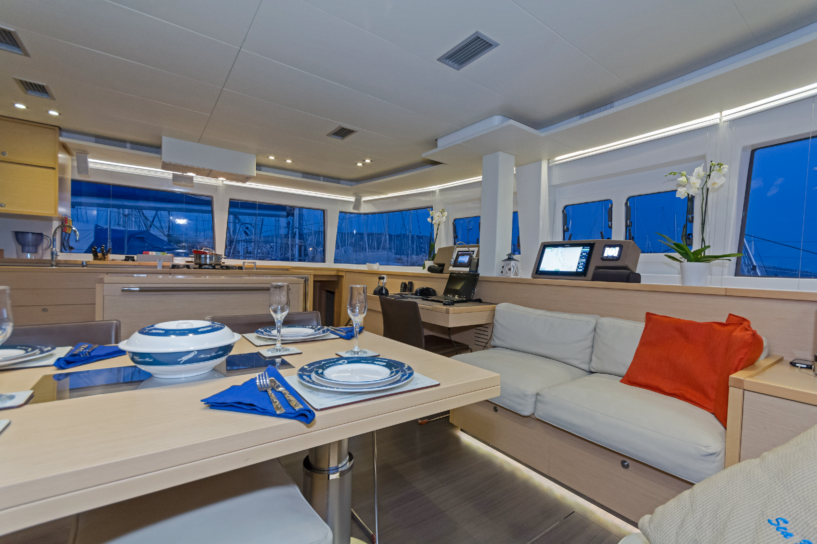 luxury-sailing-catamaran-Sea Bliss-dinner-table