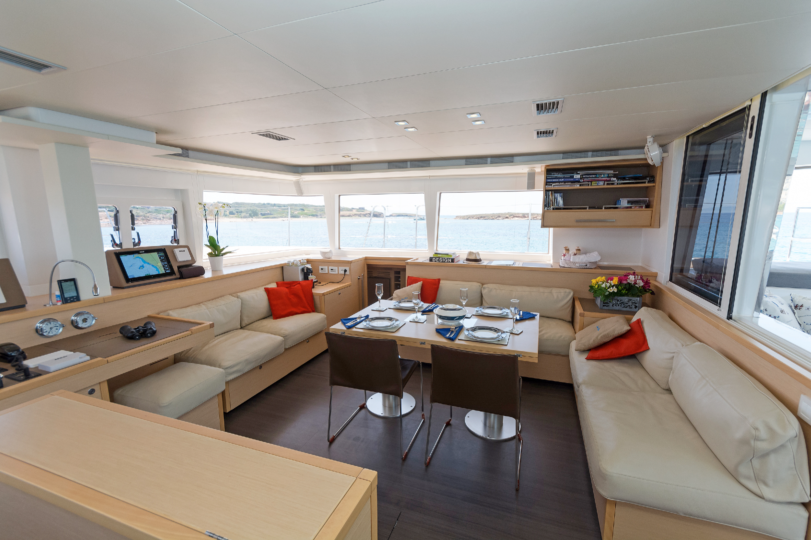 catamaran-Sea Bliss-interior-lounge-area