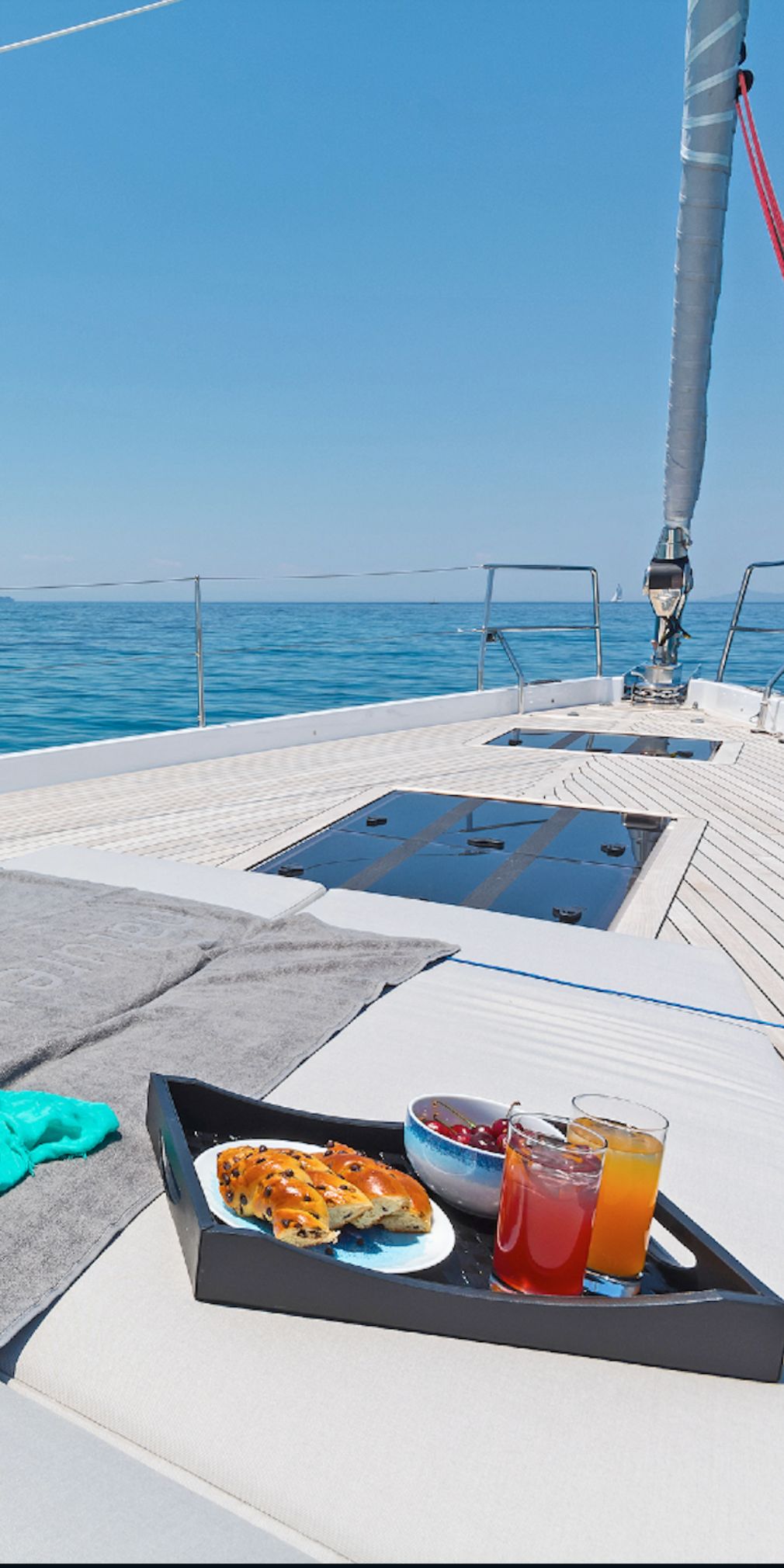 brunch-on-sundeck-yacht-Alizee