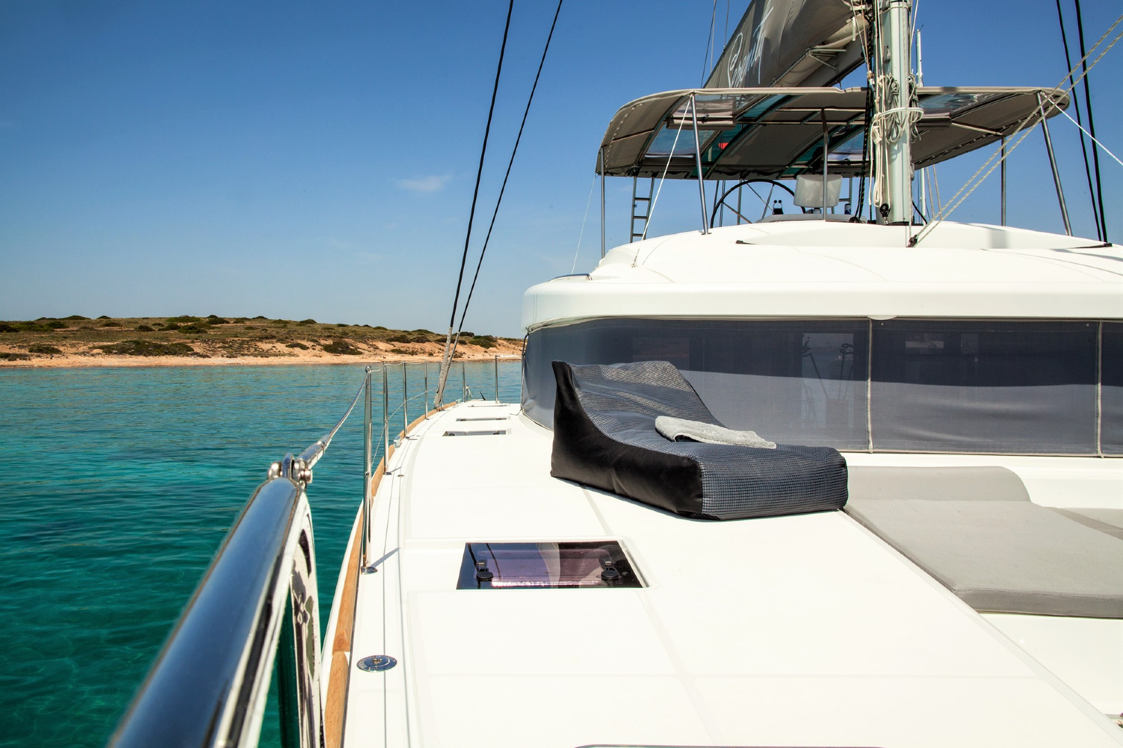 catamaran-Serenity-close rear side view