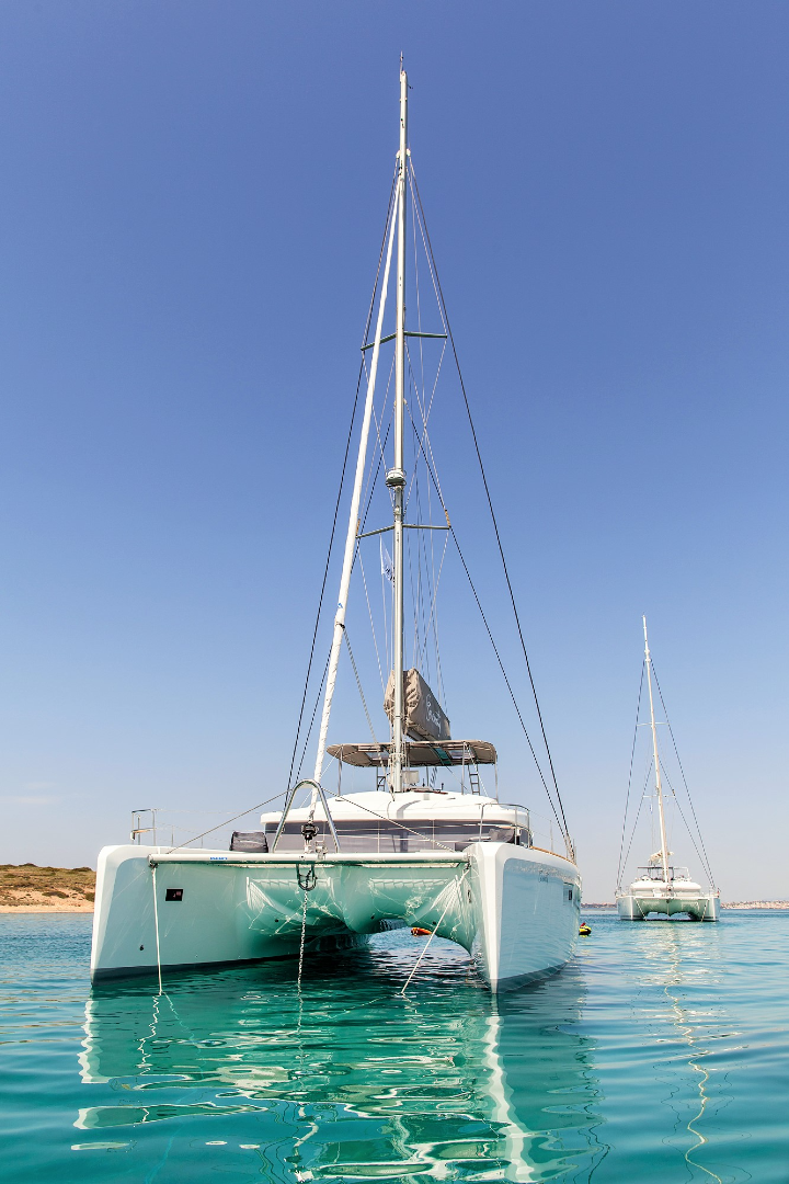 sailing-catamaran-Serenity-front view
