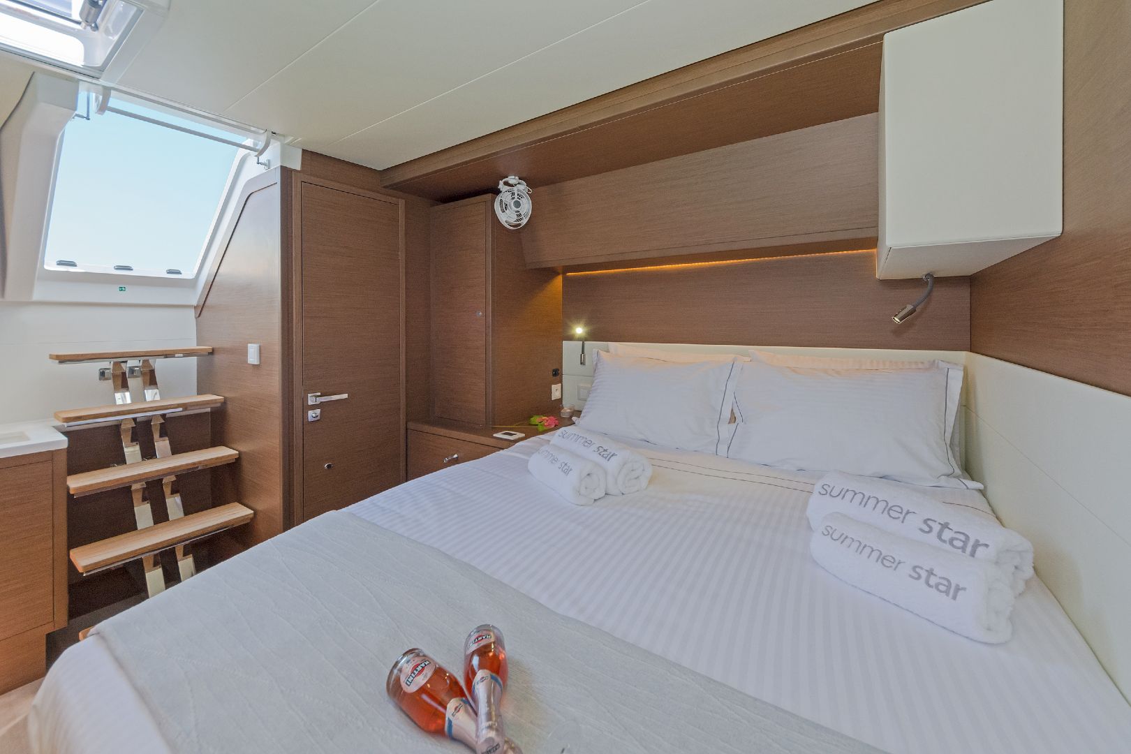 catamaran-Summer-Star-bedroom-entrance