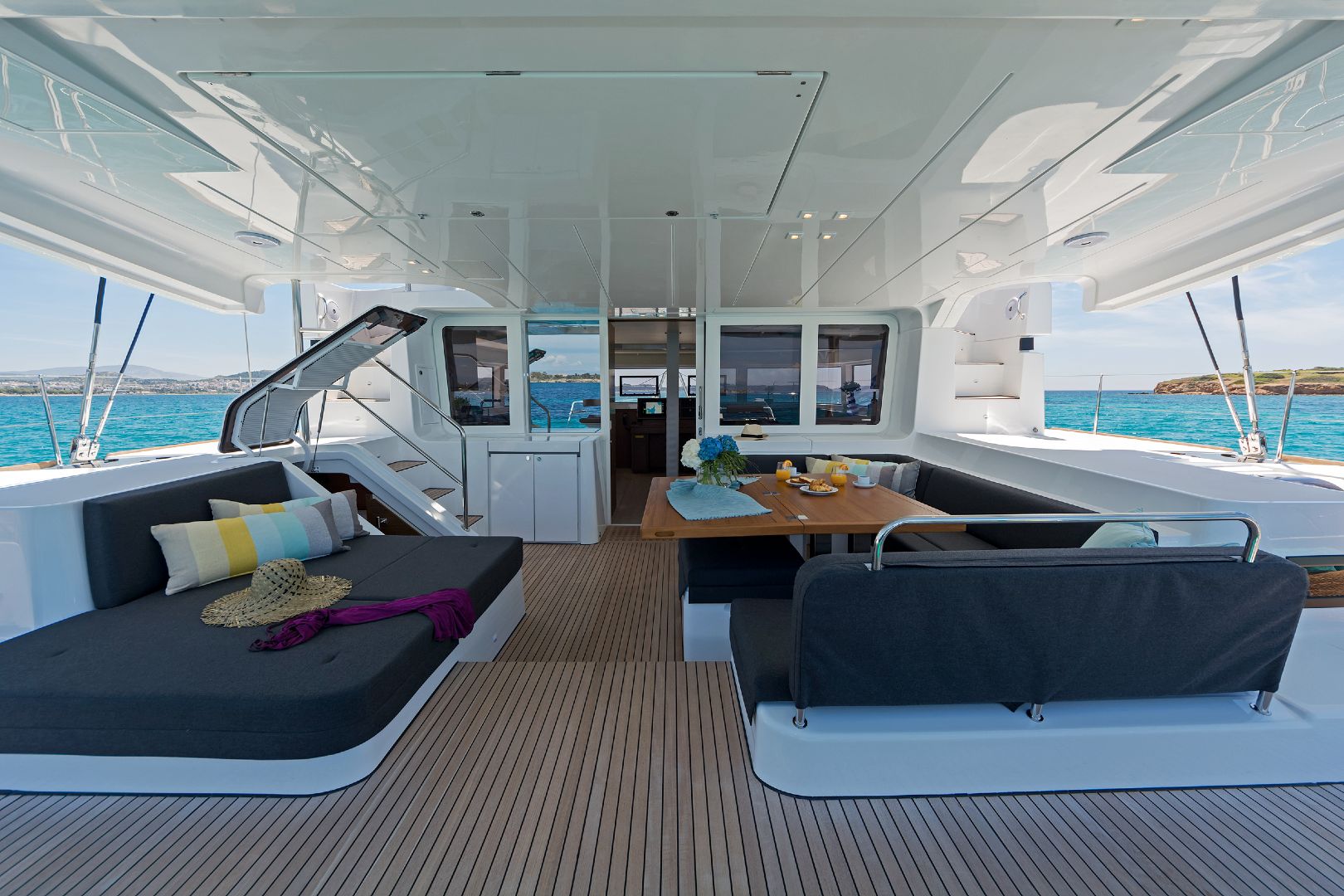 sailing-catamaran-Summer-star-deck