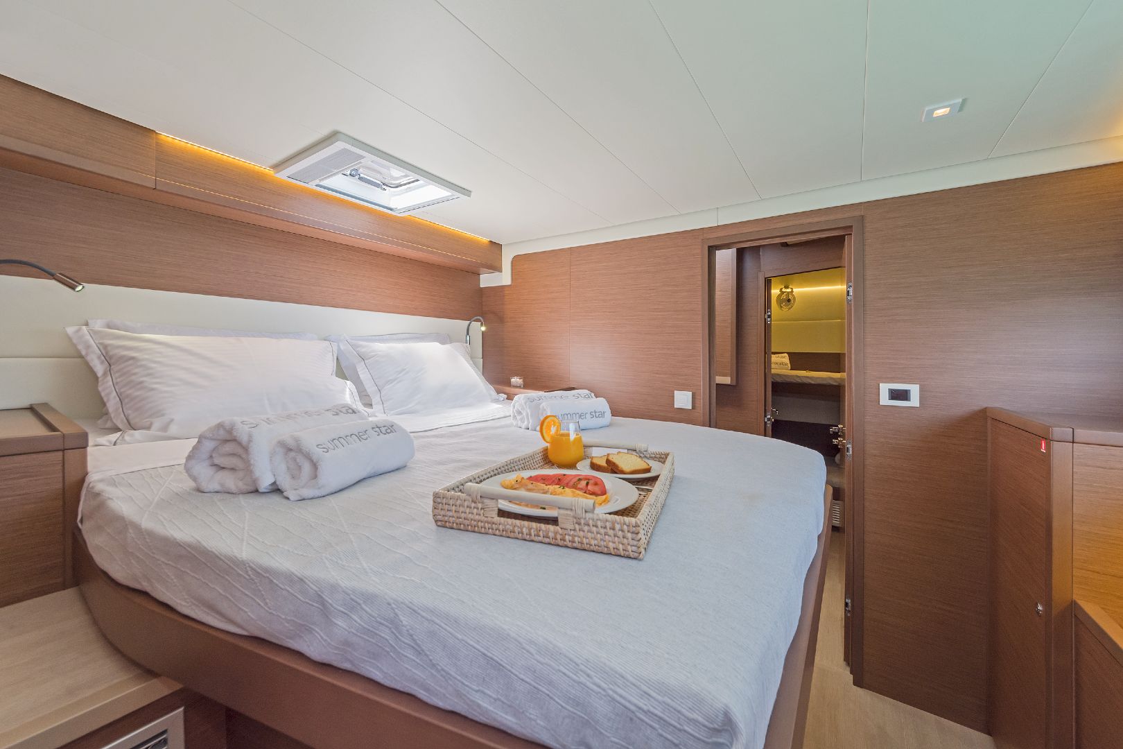 catamaran-Summer-star-master-bedroom