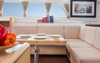 catamaran-Twin Pride-lounge