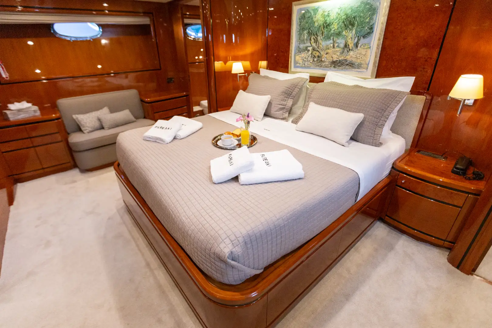 motor-yacht-PAREAKI-bedroom