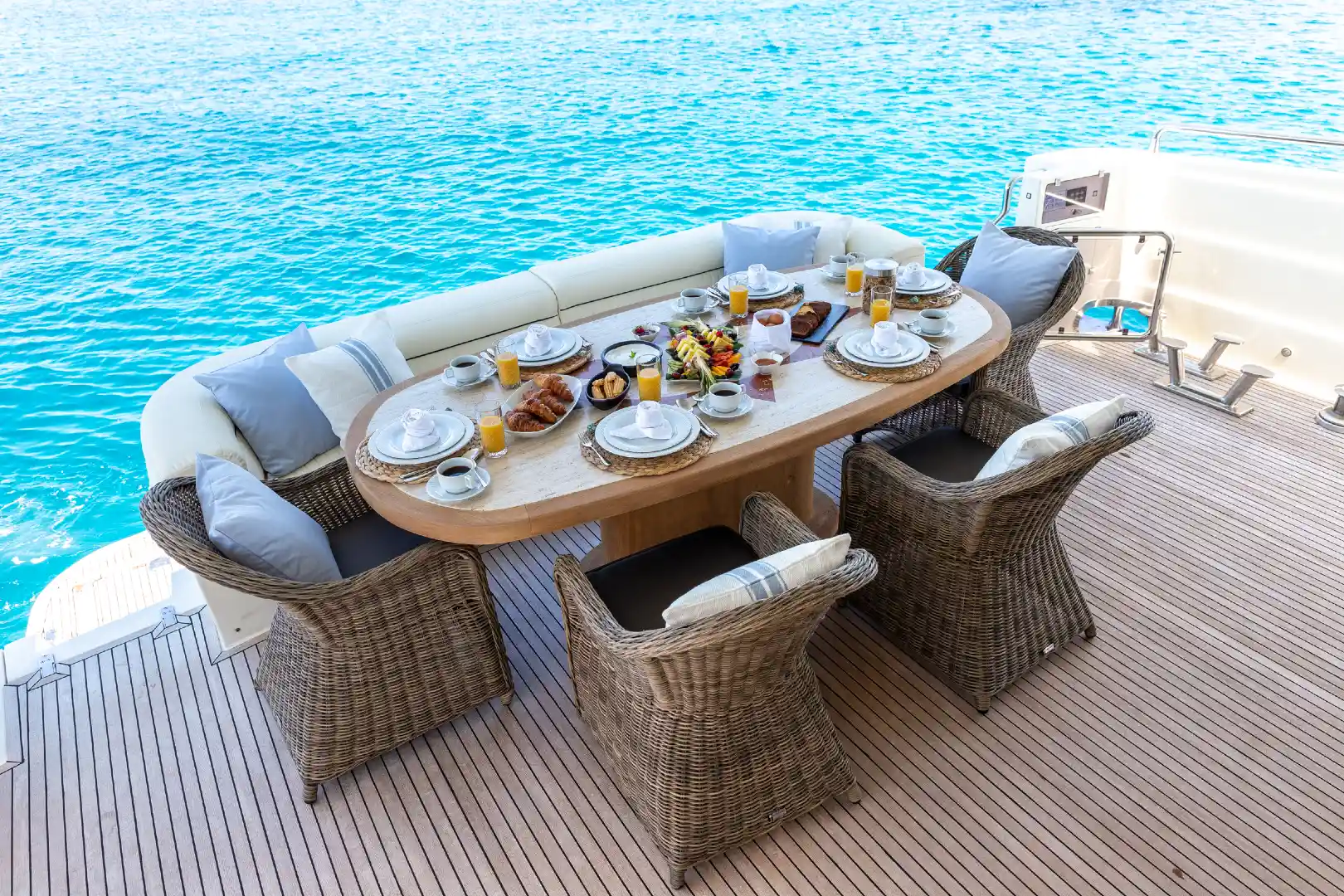 breakfast-on-deck-of-yacht
