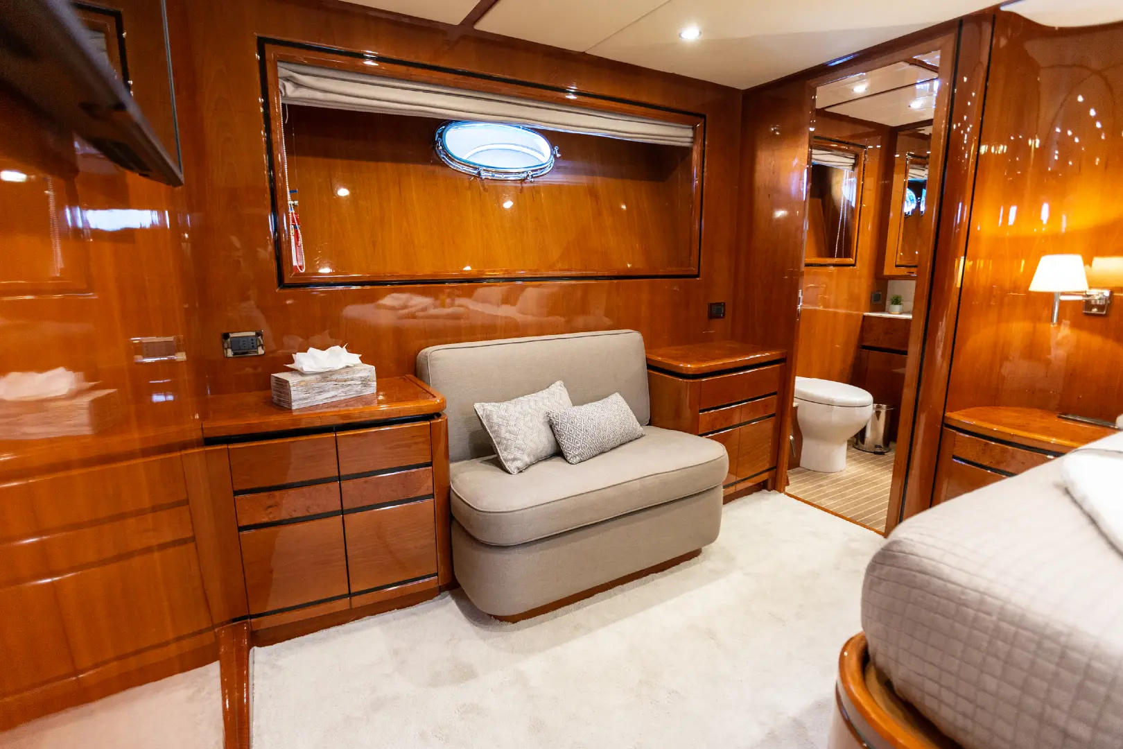 motor-yacht-PAREAKI-interior-bedroom