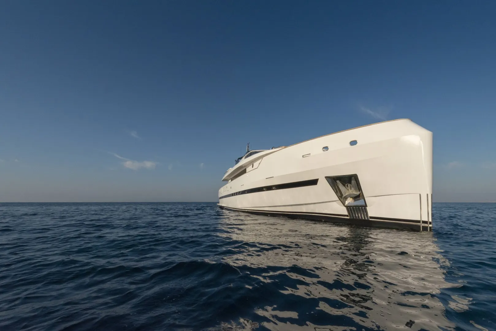Luxury-yacht-Project-steel-front-view