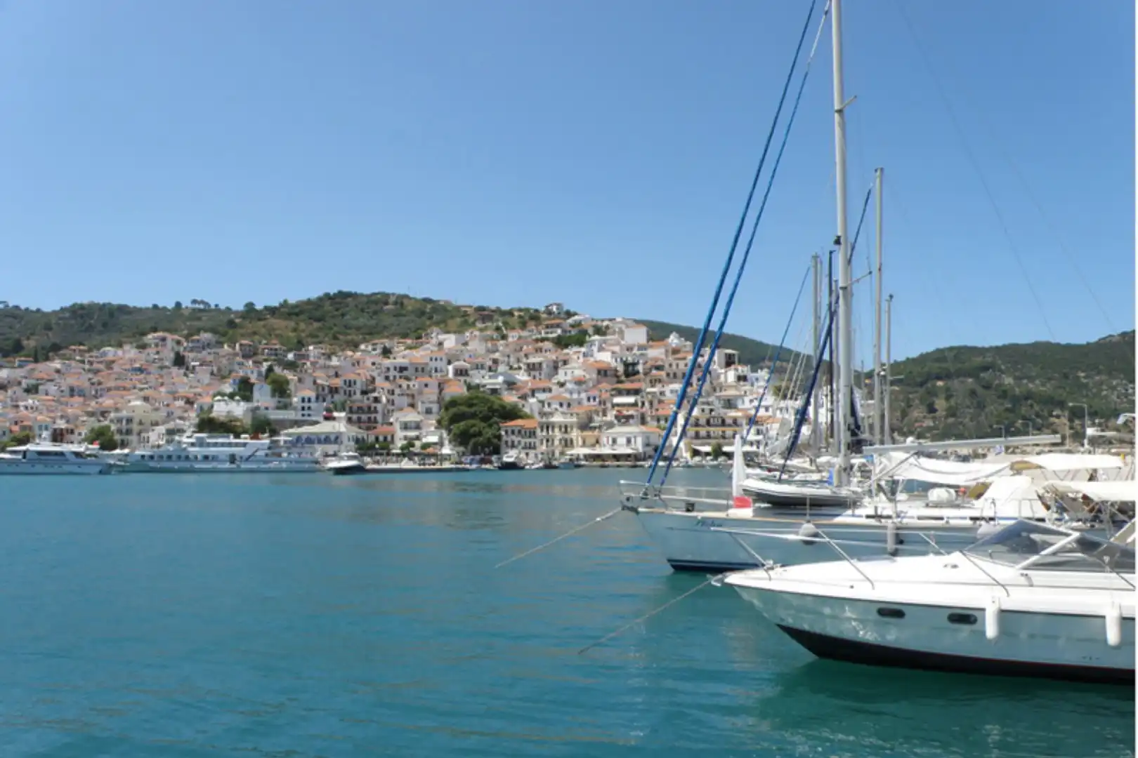 view-of-city-in-Sporades-yachts-anchored